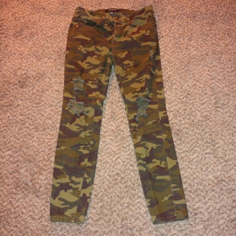 Judy Blue camo skinny jeans
